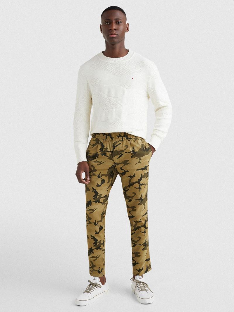 Green Tommy Hilfiger Tapered fit camo Pants | NZ_M31342