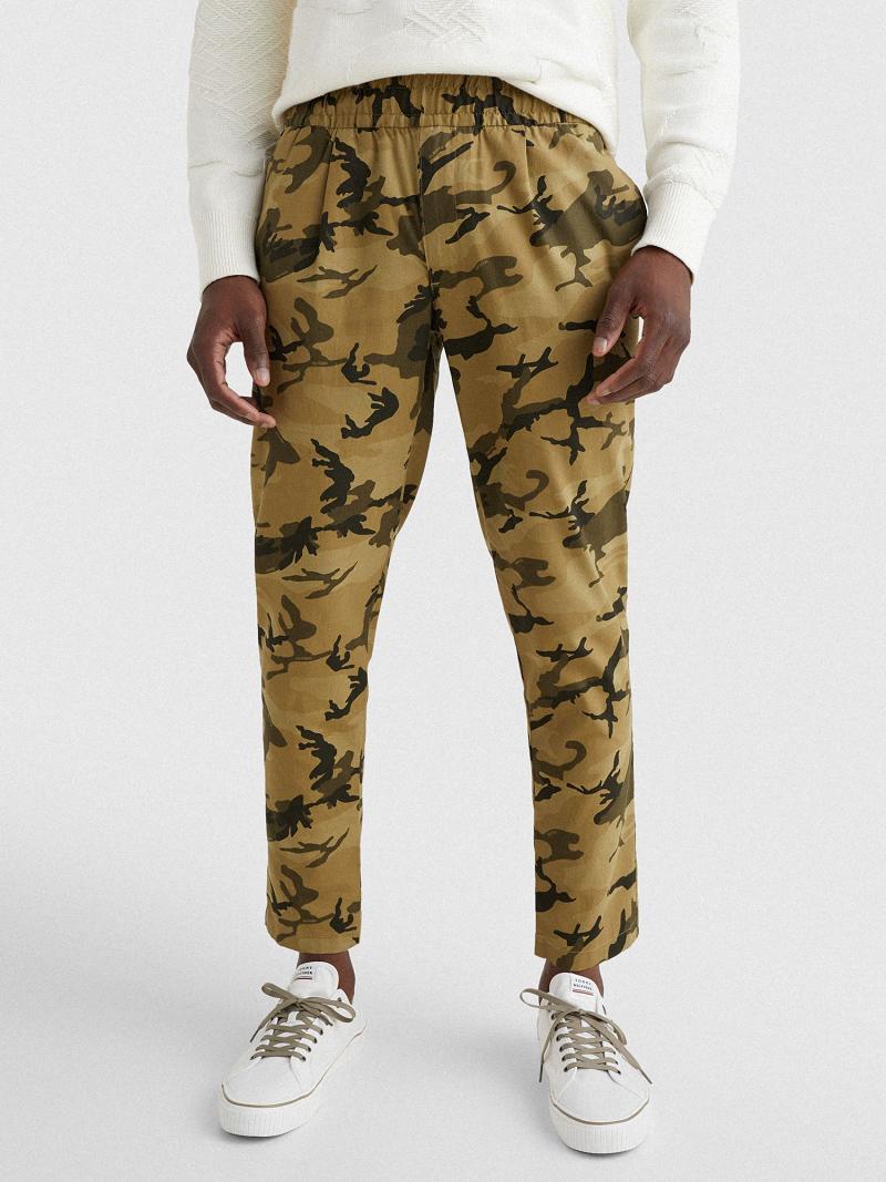 Green Tommy Hilfiger Tapered fit camo Pants | NZ_M31342